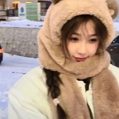 圆月映花都